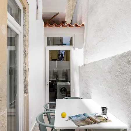 Pateo Renato Baptista 2-br In Arroios Lisboa