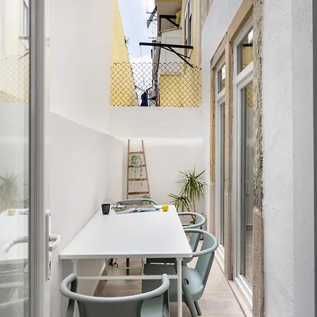 Pateo Renato Baptista 2-br In Arroios *